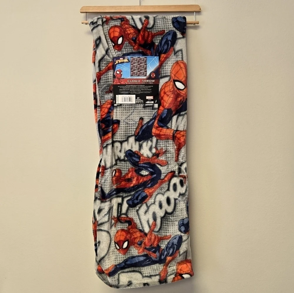 Marvel Spider-Man Bam Pow Cloud Throw Blanket